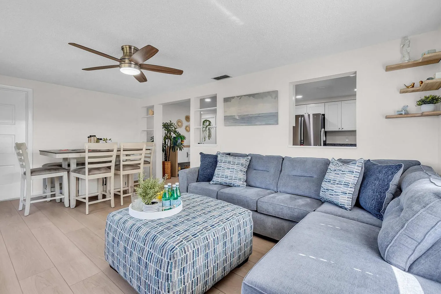 3 bed, 2.0 bath, 1388 sqft, $3,355 — Photo 2