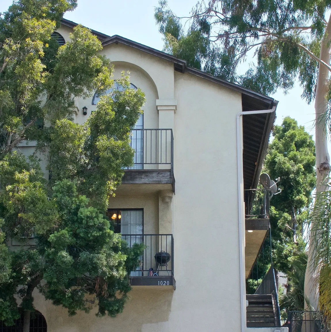 1020 Redondo Ave — Photo 1