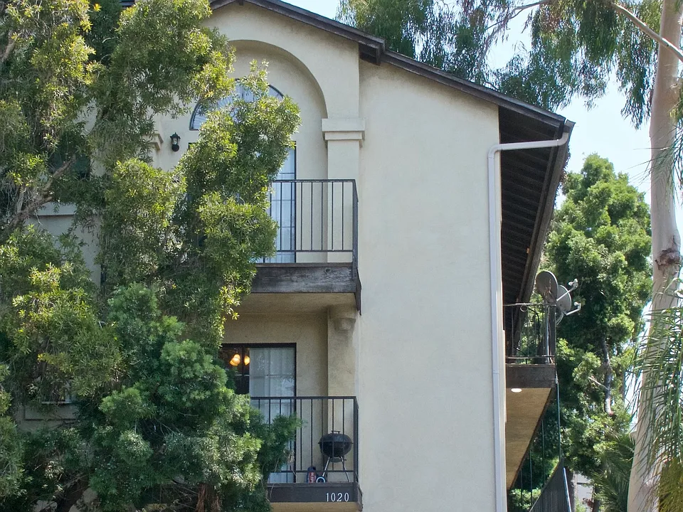 1020 Redondo Ave