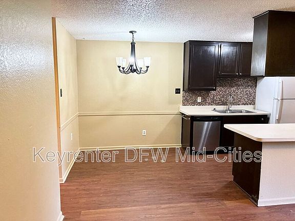 3rd image of 621 Race St APT 4