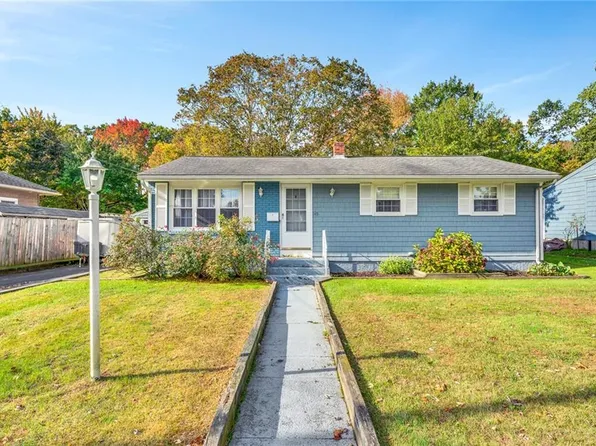 145 Burbank Dr, Warwick, RI 02886