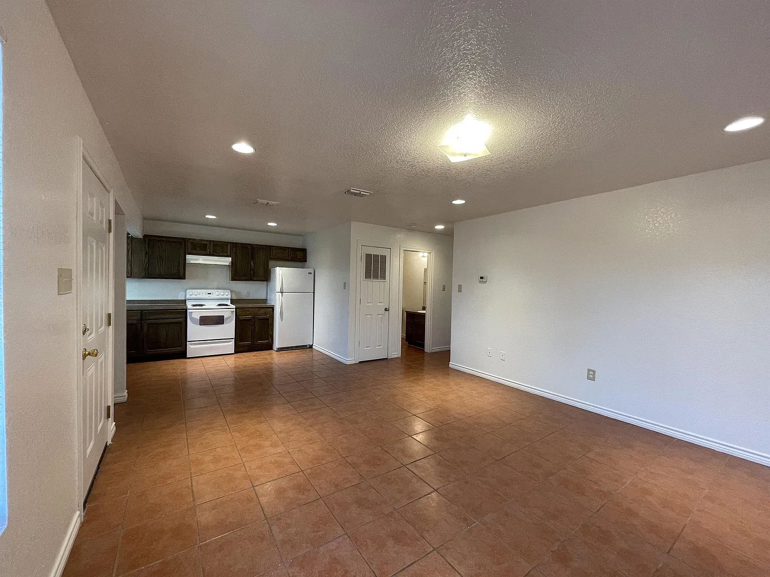 1721 Quintana Road San Antonio, Tx. 78211 - 202 — Photo 4
