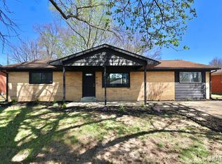 912 Peony Dr, Belleville, IL
