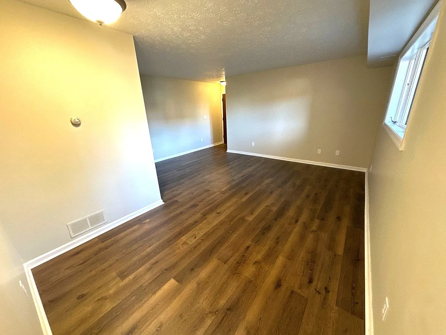 Country Club Garden Apartments — Photo 4
