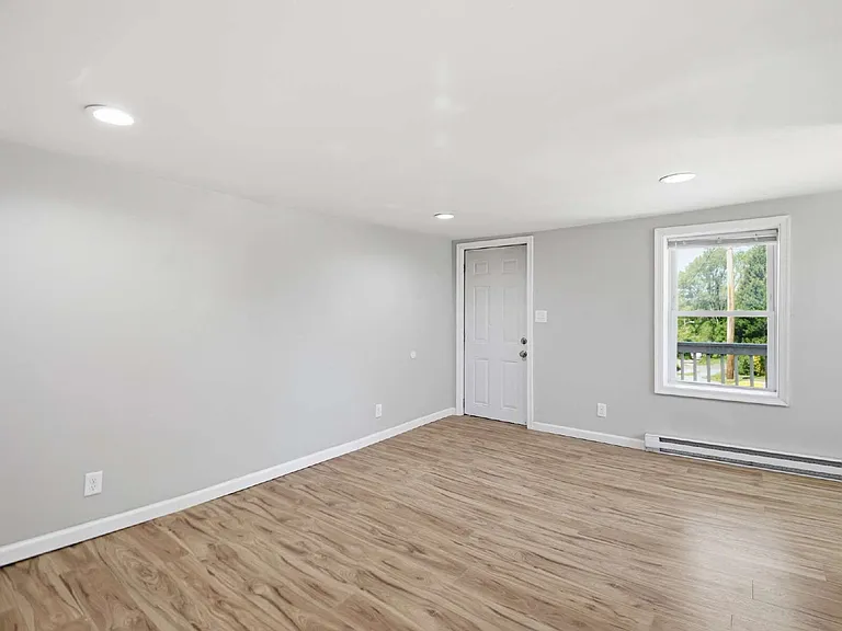 116 S High St — Photo 8