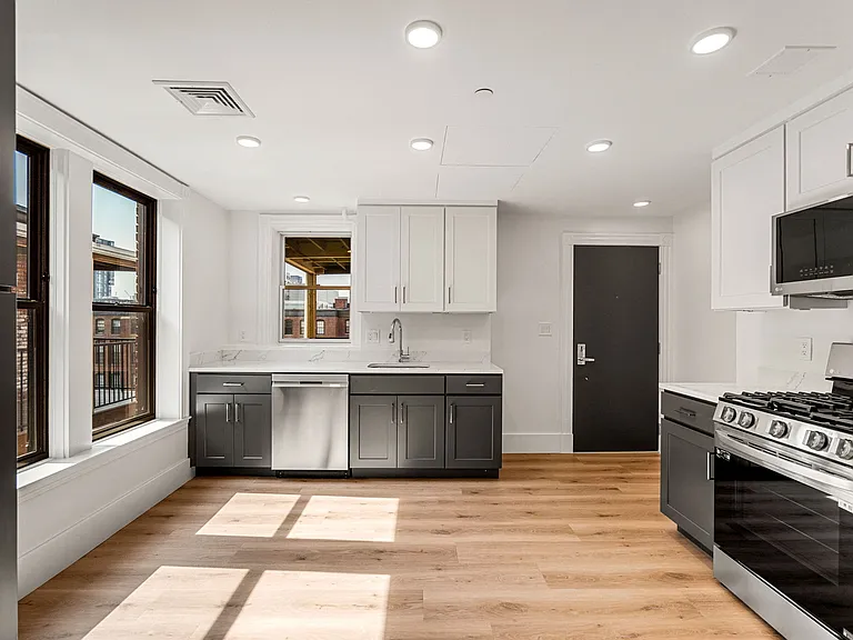 434 Massachusetts Ave — Photo 12