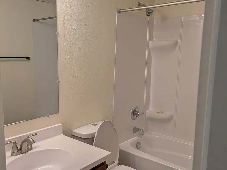 Park Ridge Apartments — Photo 34