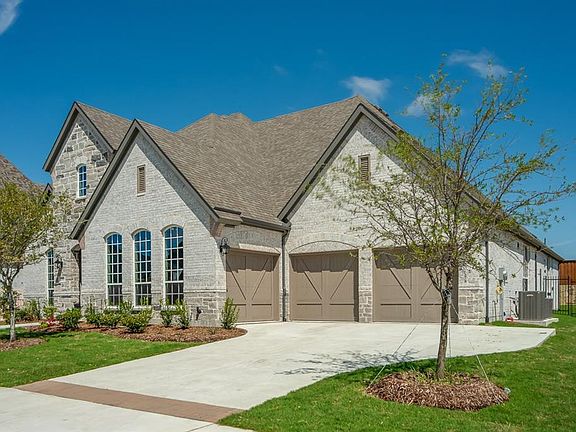 3rd image of 2111 Longmont Ln