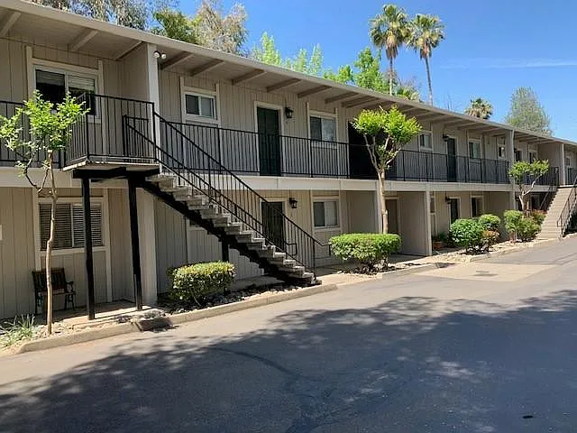 Park Marina Village Apartments — Photo 3