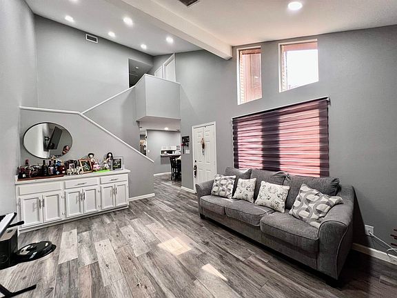 5th image of 709 E Del Mar Blvd #709
