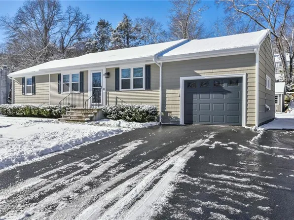 35 Brookdale Dr, West Warwick, RI 02893