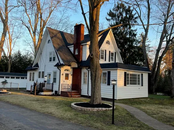 2401 Oakland Dr, Kalamazoo, MI 49008