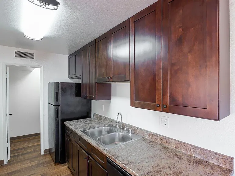Peppertree Apartments — Photo 33