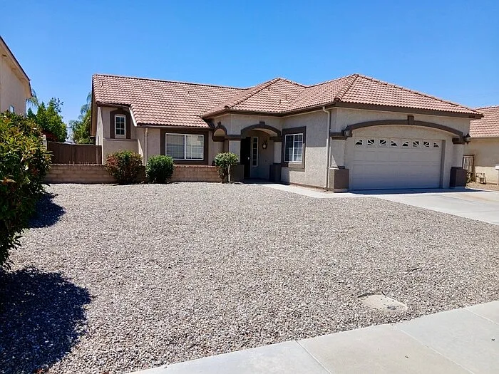 1050 Falcon Ct