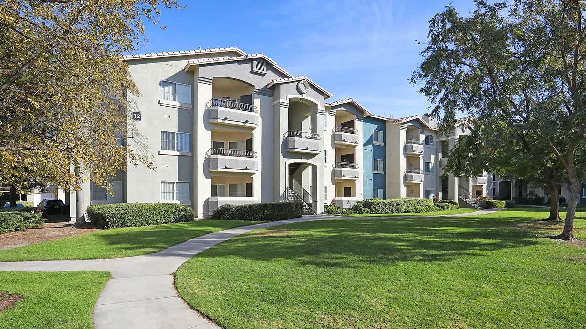 Building Exterior - Sonterra at Foothill Ranch