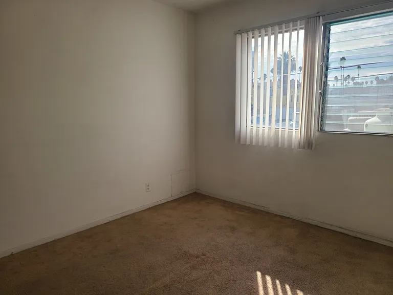 500 S Oxford Ave #17 — Photo 4