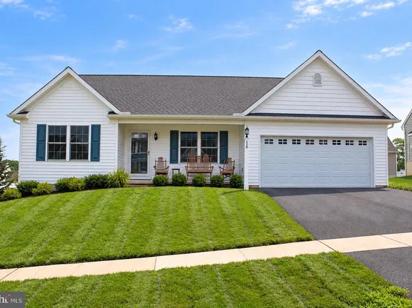110 Creekside Dr, New Providence, PA 17560