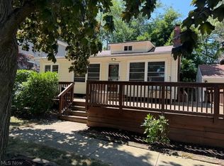 390 Oak Cliff Dr, Bay Village, OH 44140