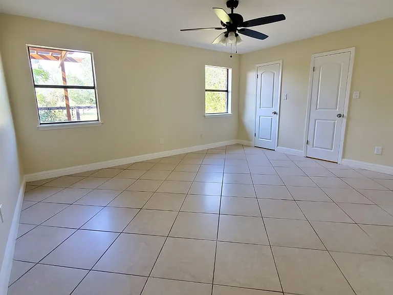 901 Tesoro Ave — Photo 10