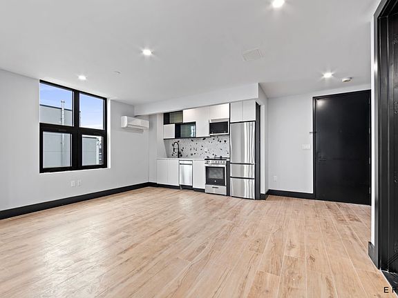 4th image of 828 New York Ave APT 2D