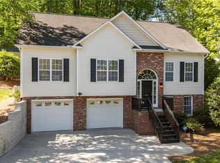 2241 Briar Glen Rd, Winston Salem, NC 27127