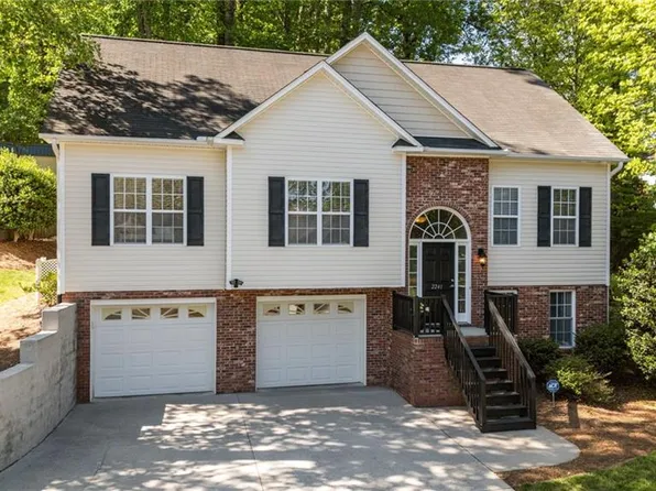2241 Briar Glen Rd, Winston Salem, NC 27127