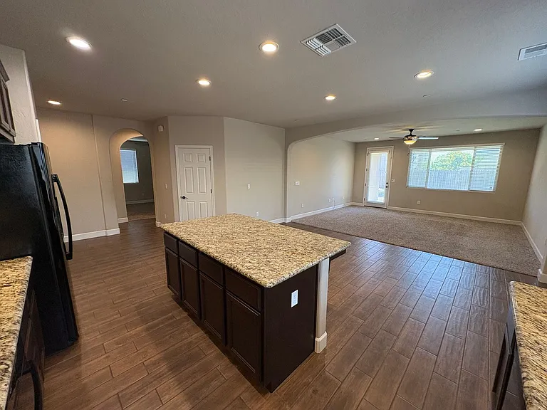 551 Montana De Oro St — Photo 32