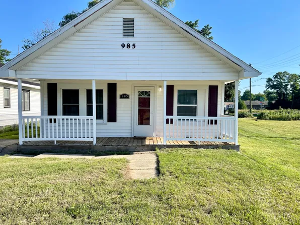 985 Highland Ave, Benton Harbor, MI 49022