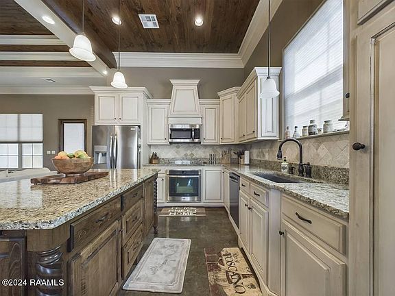 4th image of 120 S Montauban Dr