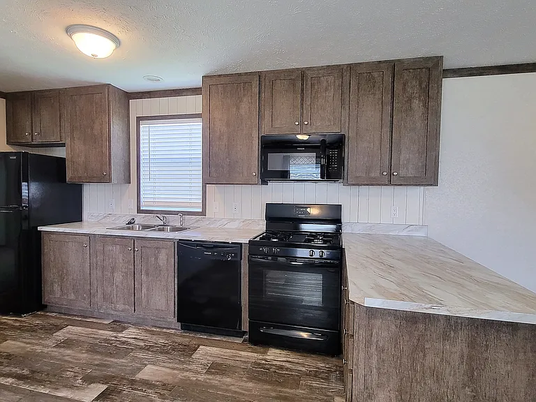 669 Oregon St #669 — Photo 2