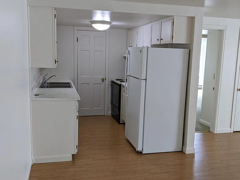 348 College St — Photo 11