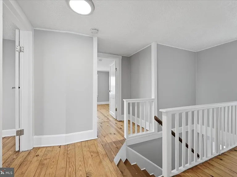 155 Royal Ave — Photo 7