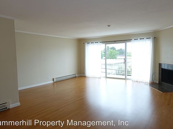 3rd image of 1940 Mount Vernon Ct APT 16