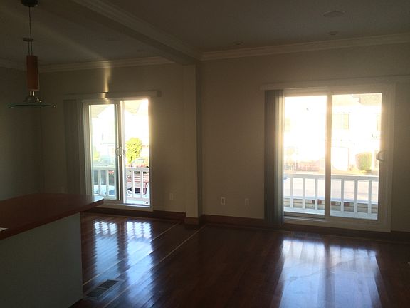 4th image of 1855 32nd Ave