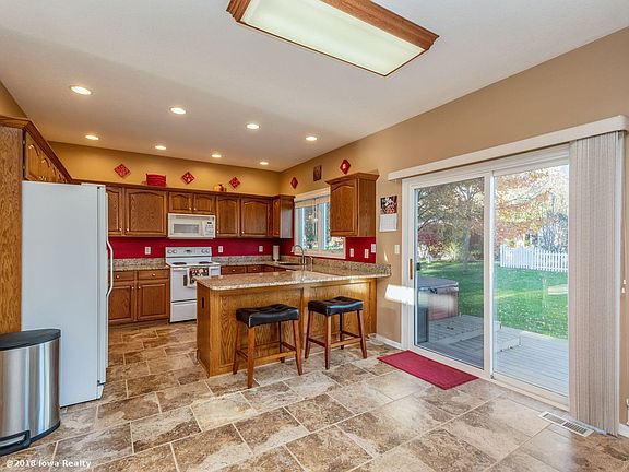 5th image of 9027 Timberwood Dr