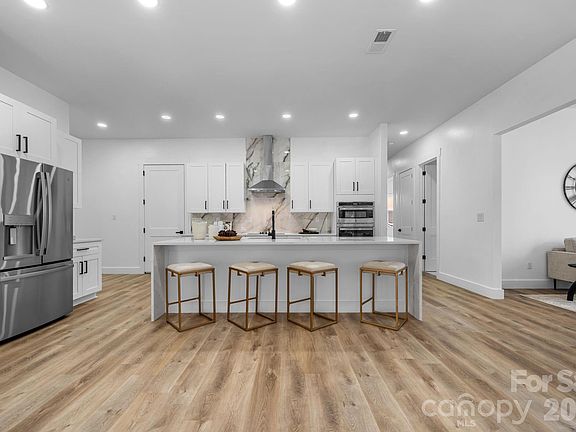 5th image of 1207 39th Ave NE