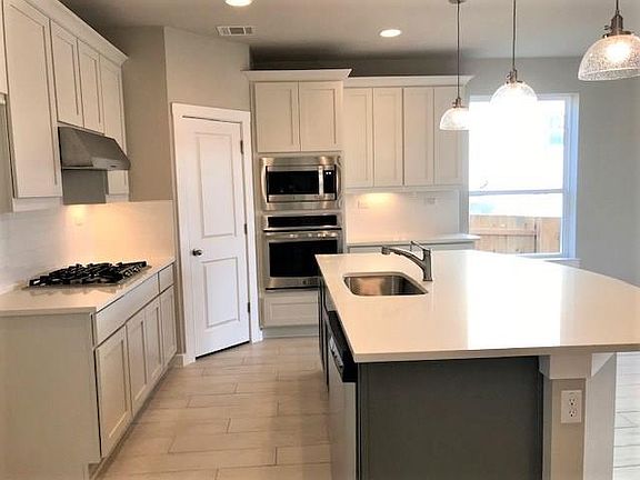 3rd image of 226 Orchard Park Dr