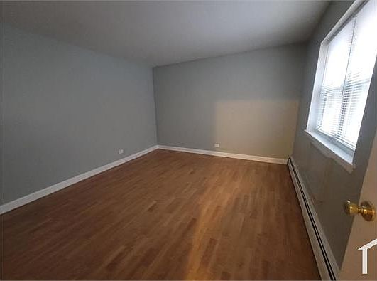 5th image of 5950 N Kenmore Ave APT 204