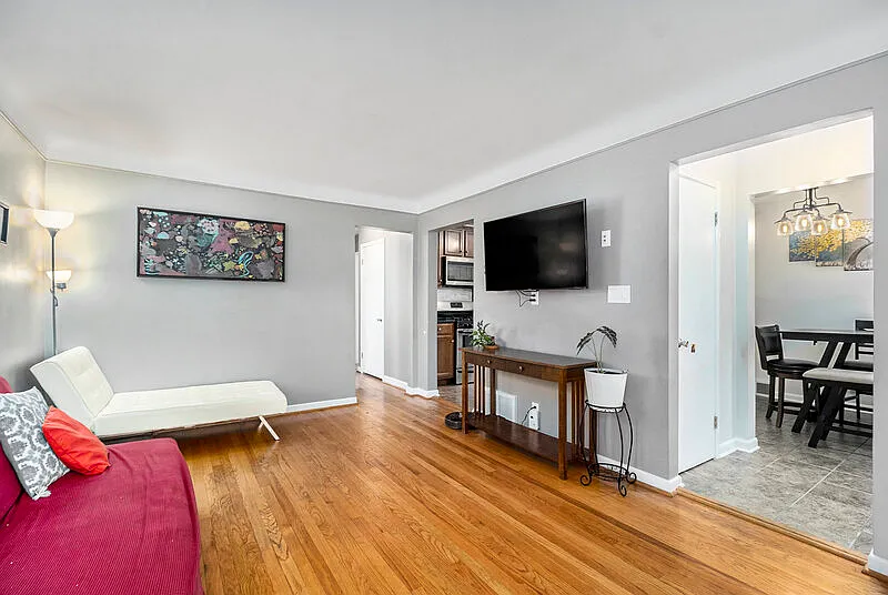 3 bed, 2.5 bath, 1307 sqft, $2,800 — Photo 3
