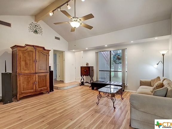 3rd image of 1009 Dove Dr