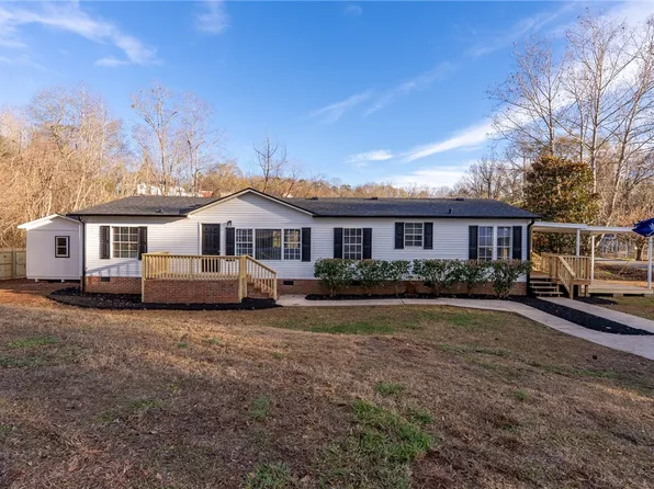 589 Club Dr, Greenville, SC 29611