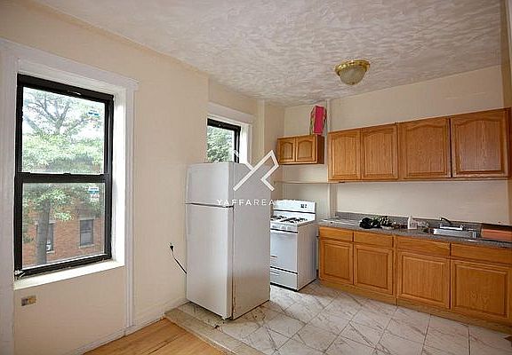 3rd image of 3203 Snyder Ave APT 9