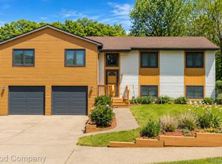 5410 Edgar Rd, Clarkston, MI 48346