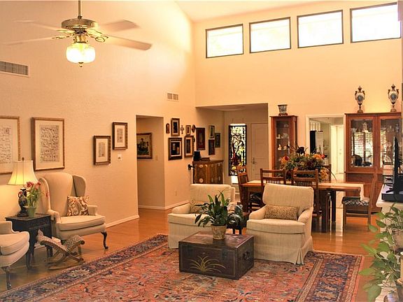 5th image of 829 Lakeway Dr
