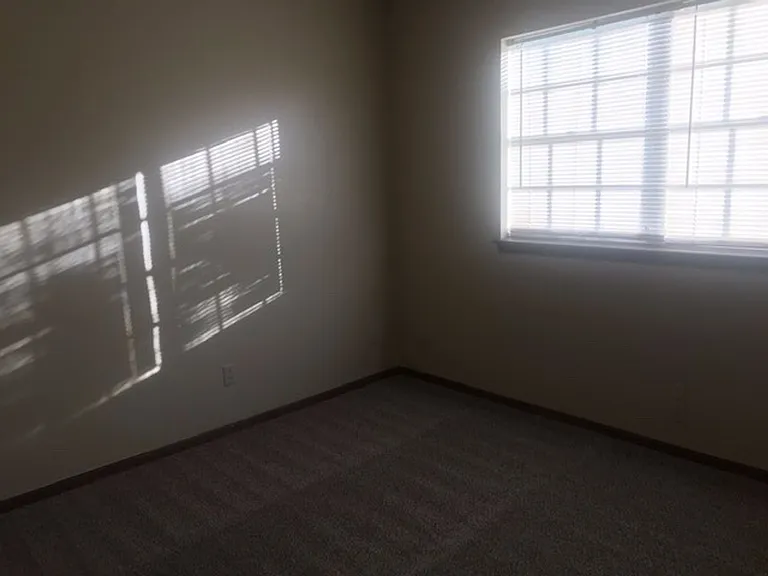 2705 John Dr — Photo 20