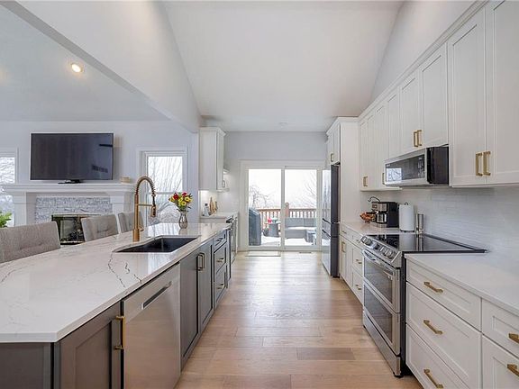 5th image of 5911 Meadowsweet Ln