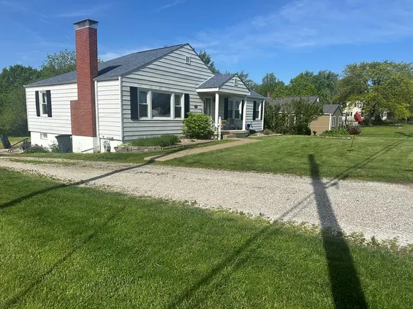 702 Sunset Dr, Macon, MO 63552