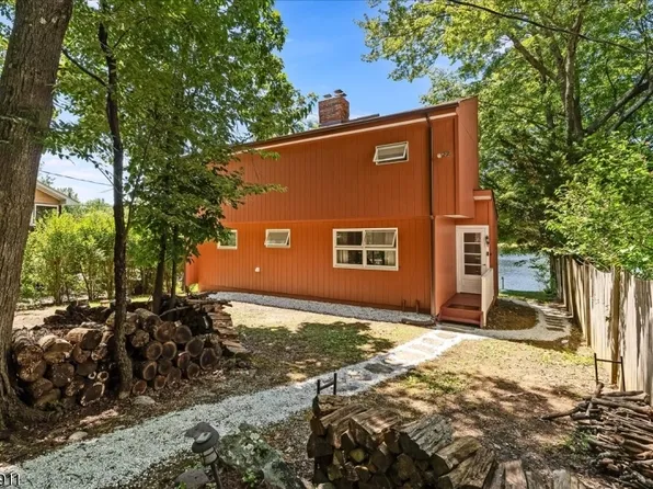 907 Plymouth Lake Dr, Stillwater Twp., NJ 07860