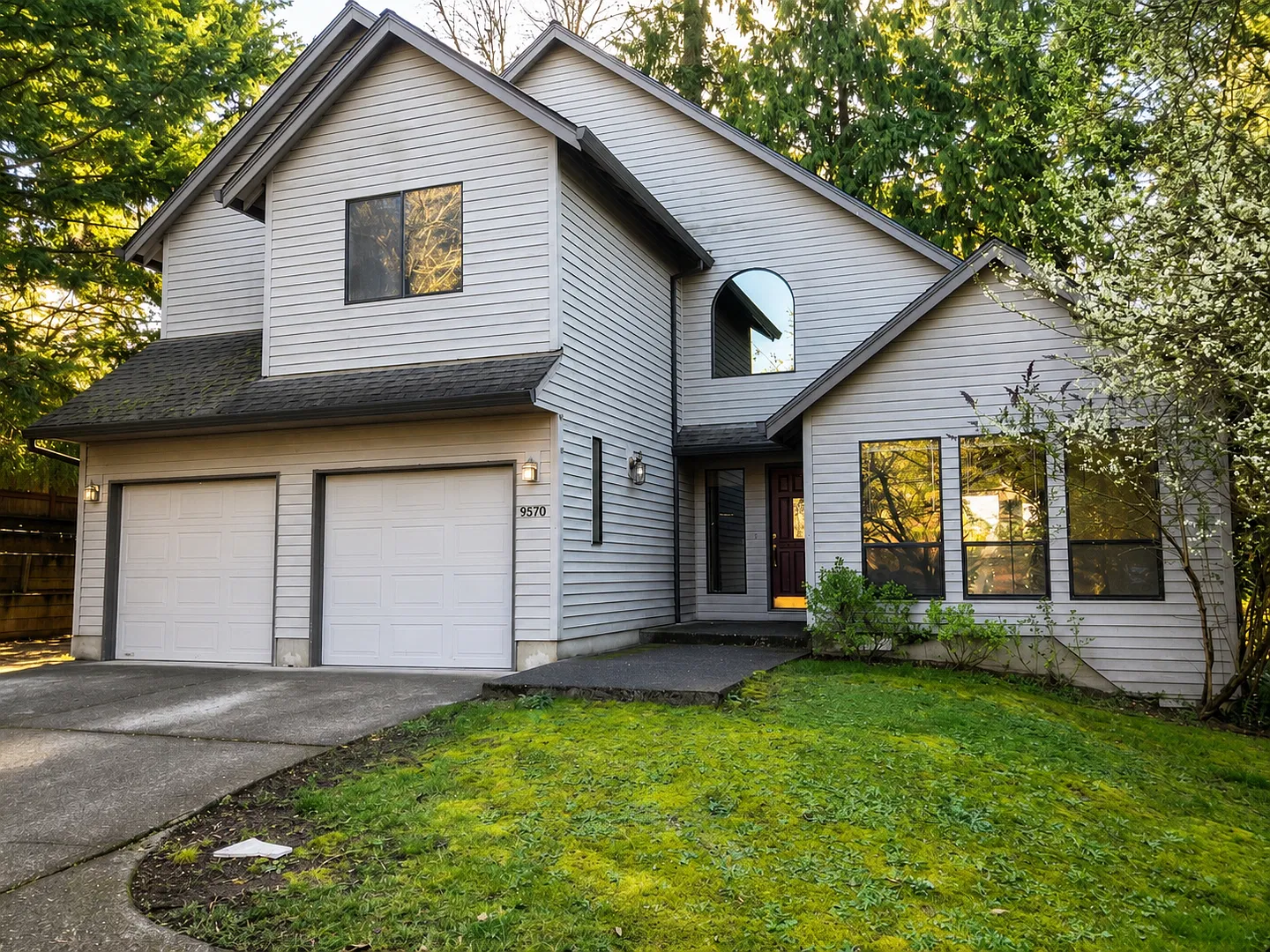 Wonderful Spacious 3 Bedroom, 2.5 Bath located near Cook Park and Schools — Photo 1