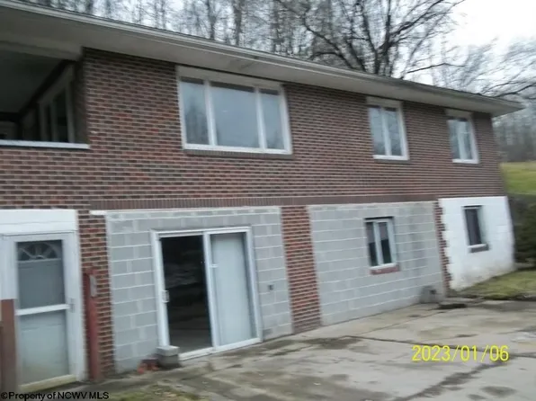 1210 Sun Valley Rd, Clarksburg, WV 26301